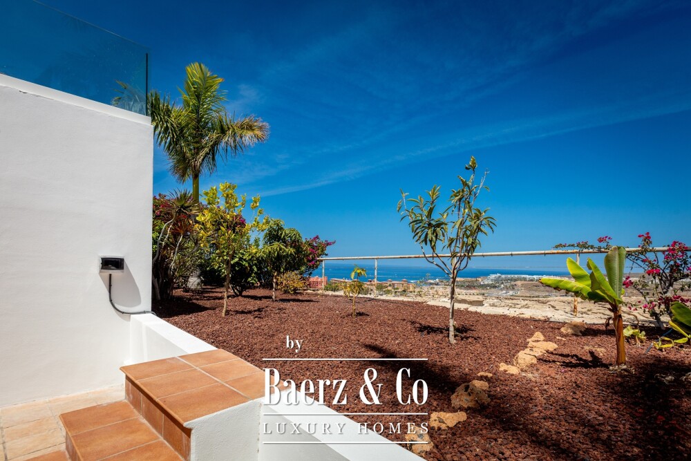 Refurbished villa with a separate annexe on Tenerife image