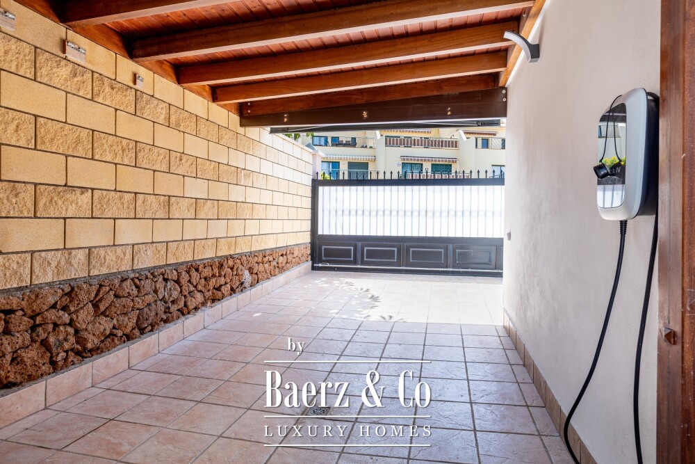 Refurbished villa with a separate annexe on Tenerife image