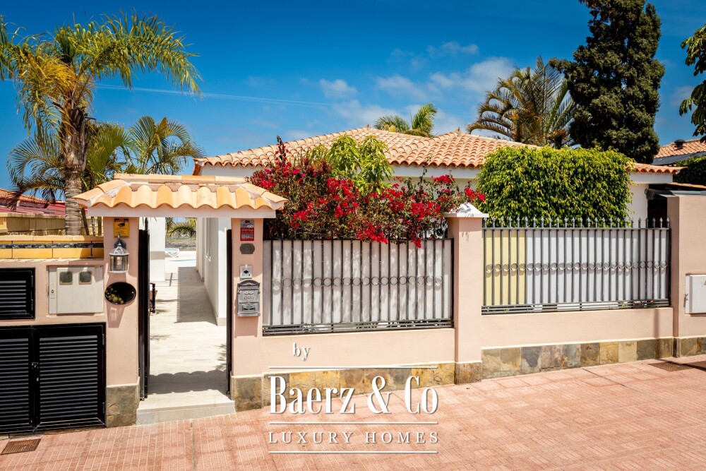 Refurbished villa with a separate annexe on Tenerife image