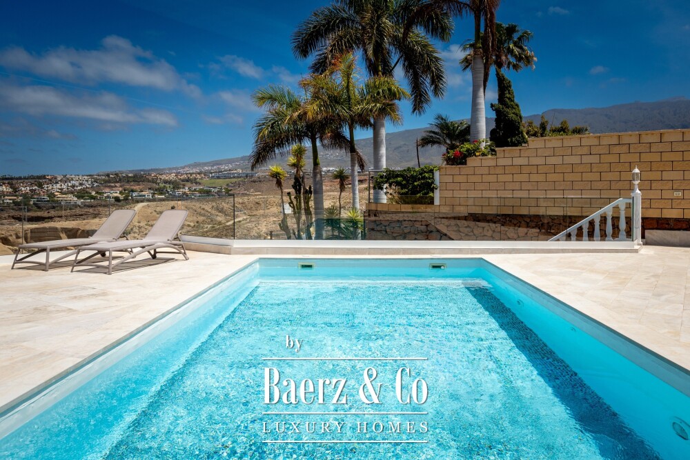 Refurbished villa with a separate annexe on Tenerife image