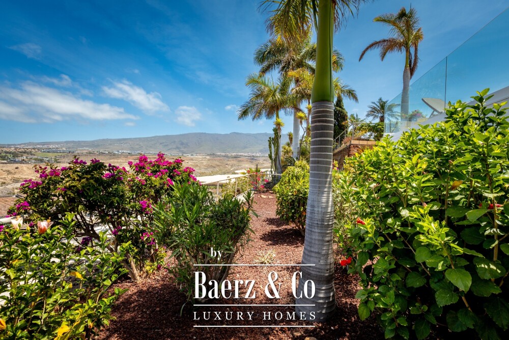 Refurbished villa with a separate annexe on Tenerife image