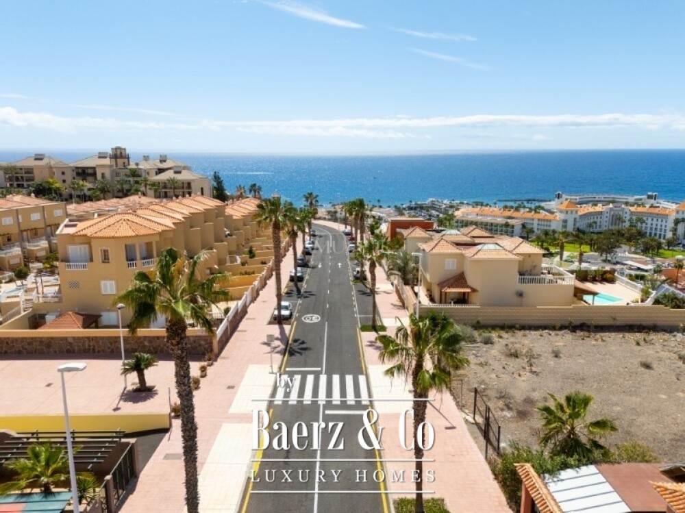 Refurbished villa with a separate annexe on Tenerife image