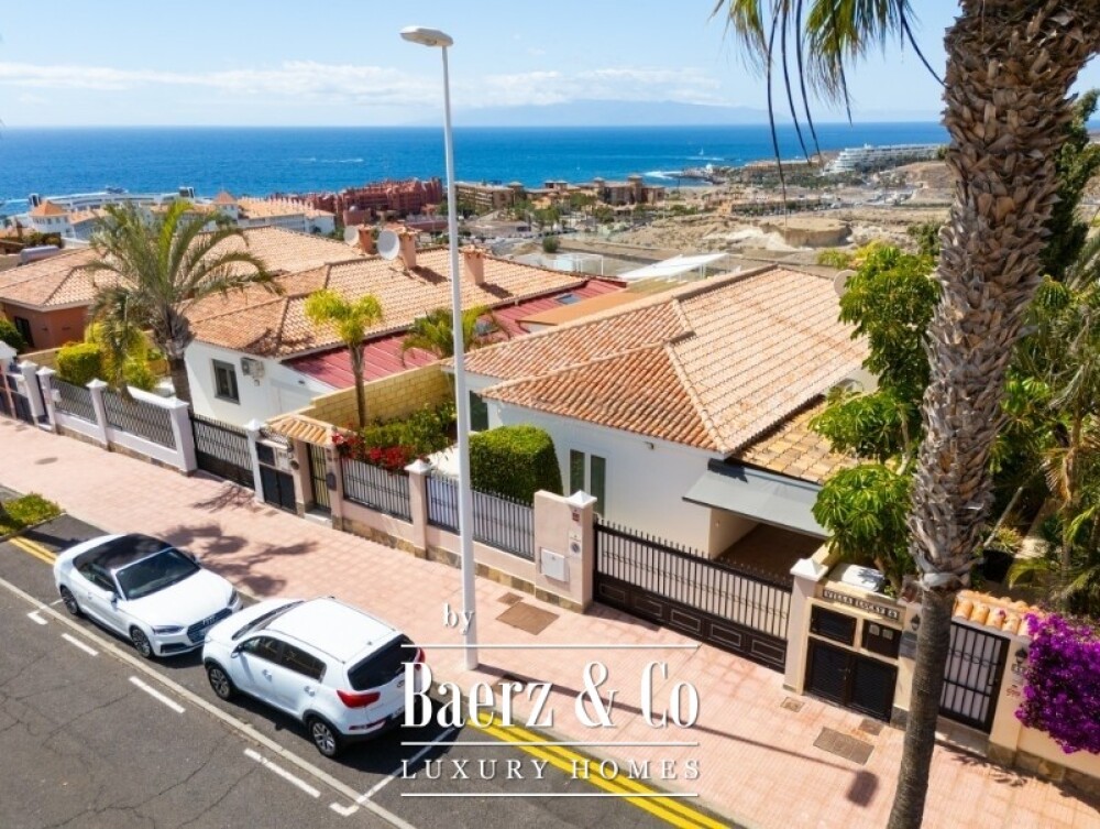 Refurbished villa with a separate annexe on Tenerife image