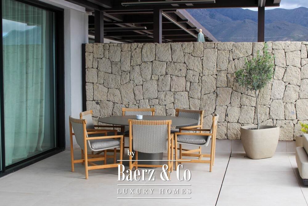 Exclusive 2-bedroom villa in a 5* complex Costa Adeje image