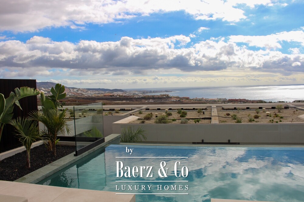 Exclusive 2-bedroom villa in a 5* complex Costa Adeje image
