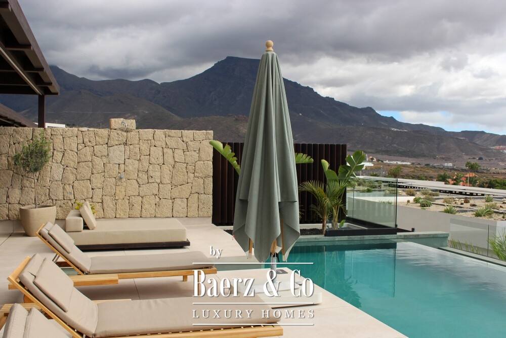 Exclusive 2-bedroom villa in a 5* complex Costa Adeje image