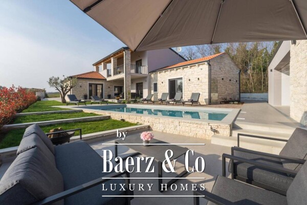 photo 2 Sveti Lovreč, a beautiful villa with a swimming pool on a landscaped garden of 1874m2