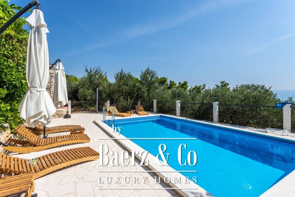 photo 2 Split, Jesenice, Beautiful authentic villa with a sea view