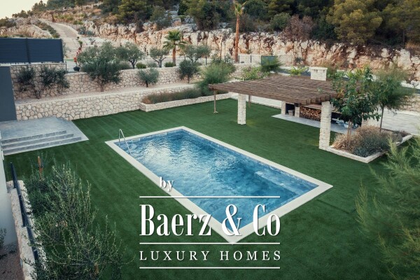 photo 1 Šibenik, four bedroom luxury apartment with swimming pool