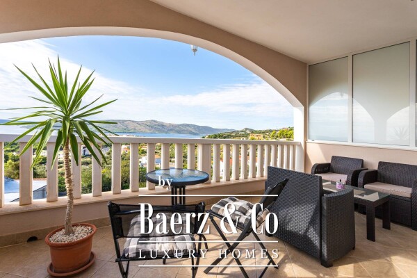 photo 1 Surroundings of Trogir, apartment house with building plot