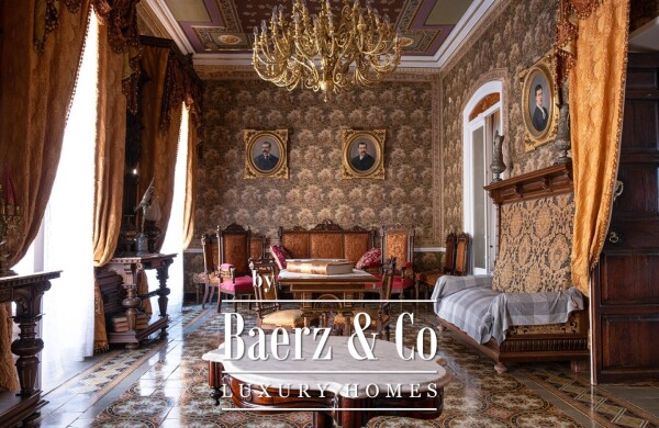 photo 1 MANSION HOUSE IN THE HEART OF THE OLD TOWN