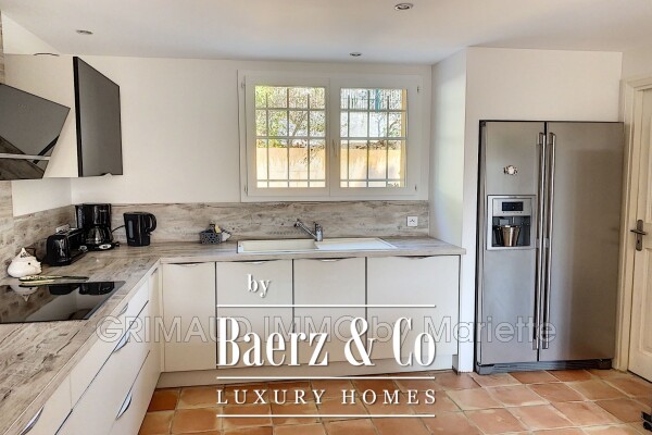 photo 4 Contemporary house with panoramic view and swimming pool