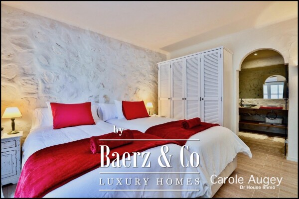 photo 21 Authentic Villa facing the Golf Course