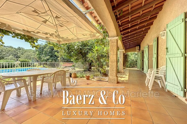 photo 5 Single-story home in a quiet area with a pool, 4 bedrooms, a