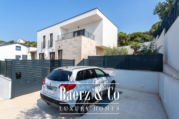 photo 2 Sevid, NEW BUILD, modern villa with a pool, NFA 151 m²