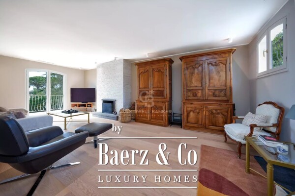 photo 8 Beautiful property with sea views