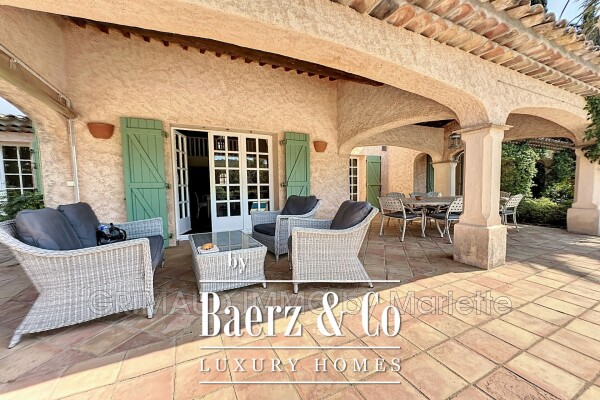 photo 6 Charming villa in a quiet area with pool, landscaped garden,