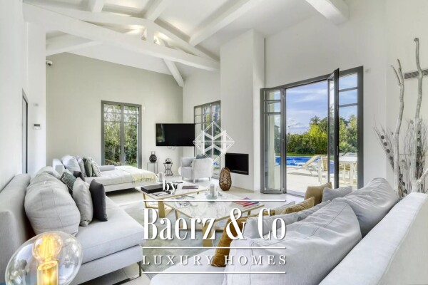 photo 3 Modern villa by foot from the beach