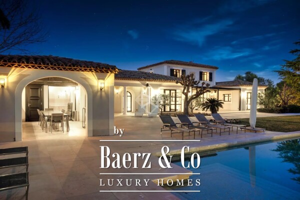 photo 5 Joint sole agency. Elegant Provencal villa in a closed estate