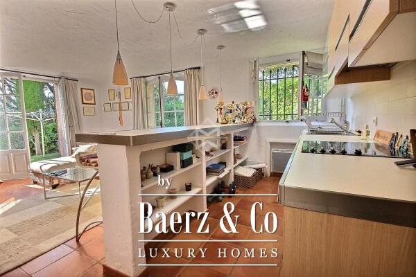 photo 11 Provençal house with sea view in sought-after estate