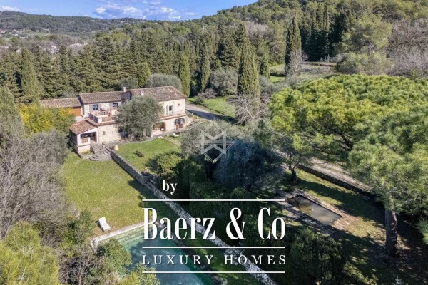 photo 2 charming villa on exceptional garden