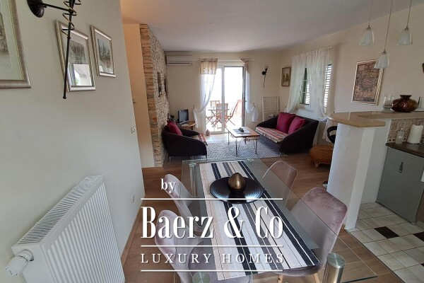 photo 4 Brač, Supetar, a house with a total area of 372 m² located on a plot of 411 m².