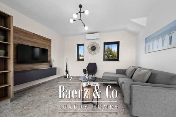 photo 22 Istria, Banjole, semi-detached villa first row to the sea 244 m2 with a view of the Marina