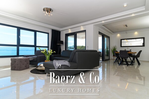 photo 2 Omiš, elegant villa with three apartments and open sea view