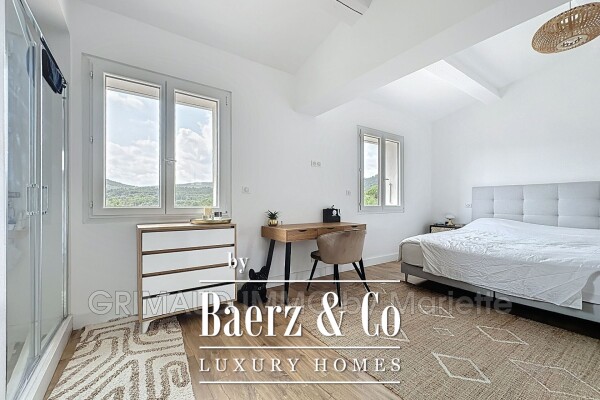 photo 17 Renovated villa on a 1,830 m² plot with swimming pool and be