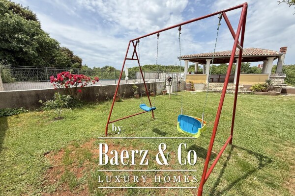 photo 10 Pula, Veli Vrh - spacious house with five residential units,22m2 swimming pool,garage-quiet location