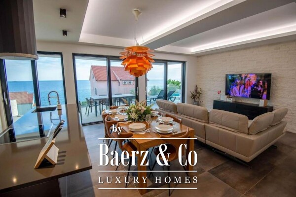 photo 7 Primošten, Bilo, beautiful villa with a swimming pool and sea view, tennis court