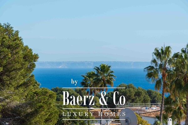 photo 4 Spacious apartment with sea views, parking and pool