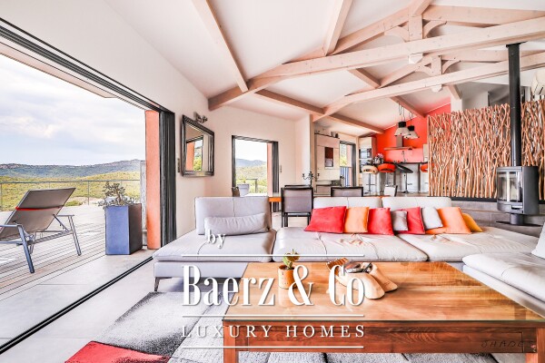 photo 2 Renovated 7-room villa with sea and vineyard views, featuring a swimming pool, gym, hammam, cinema room and garage.