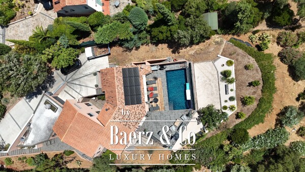 photo 16 Renovated 7-room villa with sea and vineyard views, featuring a swimming pool, gym, hammam, cinema room and garage.