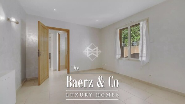 photo 10 Villa with open views in a prime location of Cavalaire-sur-Mer