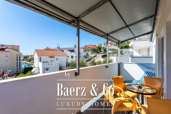 photo 9 Čiovo, Okrug Gornji,  4-apartment house with an outdoor kitchen, third row from the sea