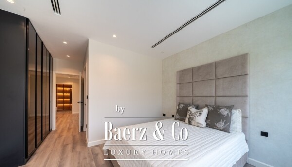 photo 10 Elegant 4-Bedroom Villa with Study for Sale in Jumeirah Village Triangle