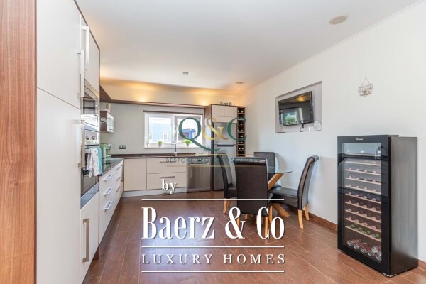 photo 3 Beautiful luxury home in Quarteira, Quarteira