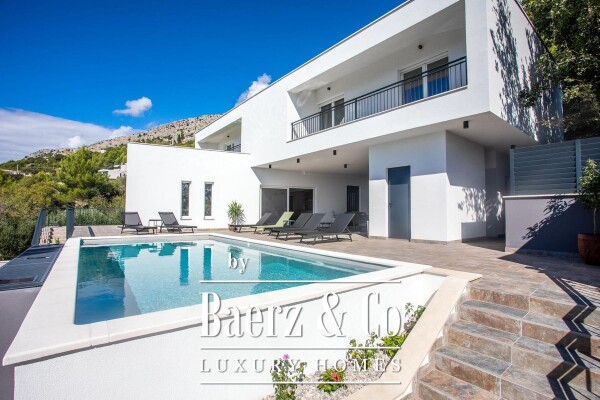 photo 5 Dugi Rat, Jesenice, modern villa with panoramic sea views, NFA 275 m²