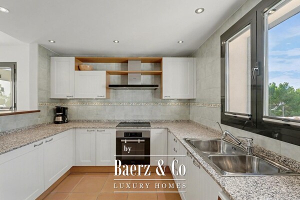 photo 21 Singular house with open sea views and private rooftop