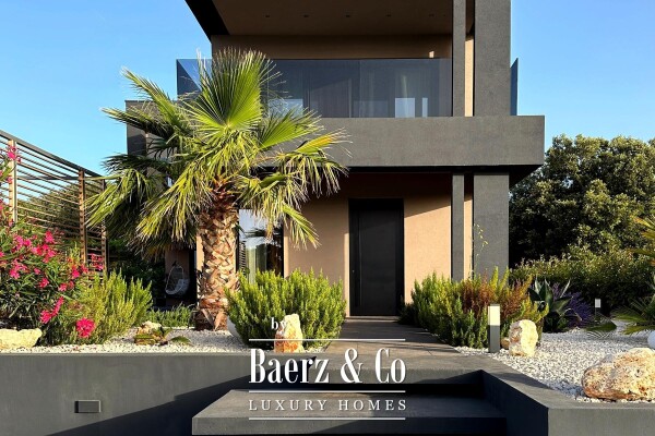 photo 3 Premantura, a unique and elegant villa with a swimming pool on a large landscaped garden