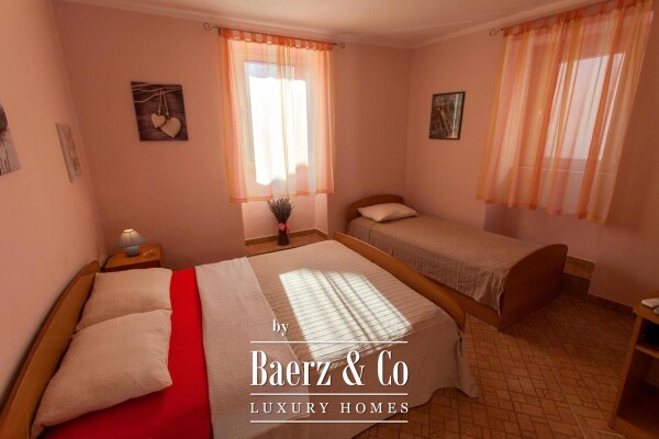 photo 7 Cres, house with a restaurant, apartments and private parking - 200 m from the sea