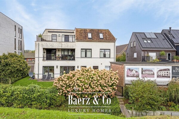 photo 22 Uitzonderlijke Duplex met zicht op kanaal, garage, carport en ruime (wijn)kelder!