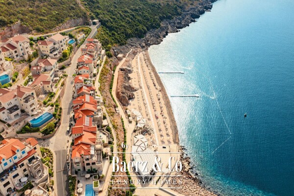photo 4 Luxury Apartment in Montenegro with a Sea View
