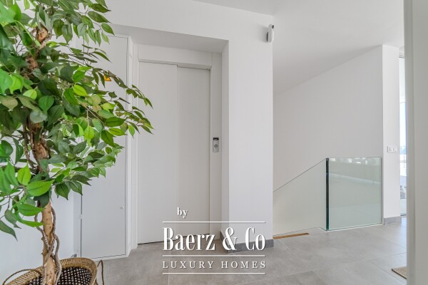 photo 9 Newly built beachfront villa in a residential area.