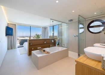 Bright Apartment with Private Terrace