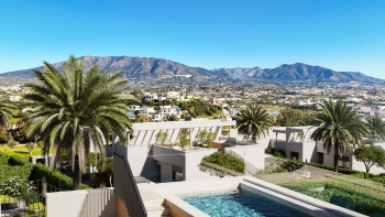 Garden Townhouse with Solarium Pool