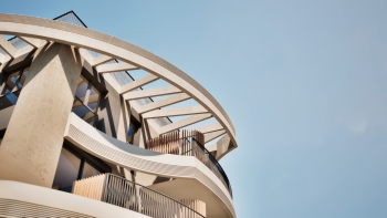 Efficient penthouse with private terrace and open city views